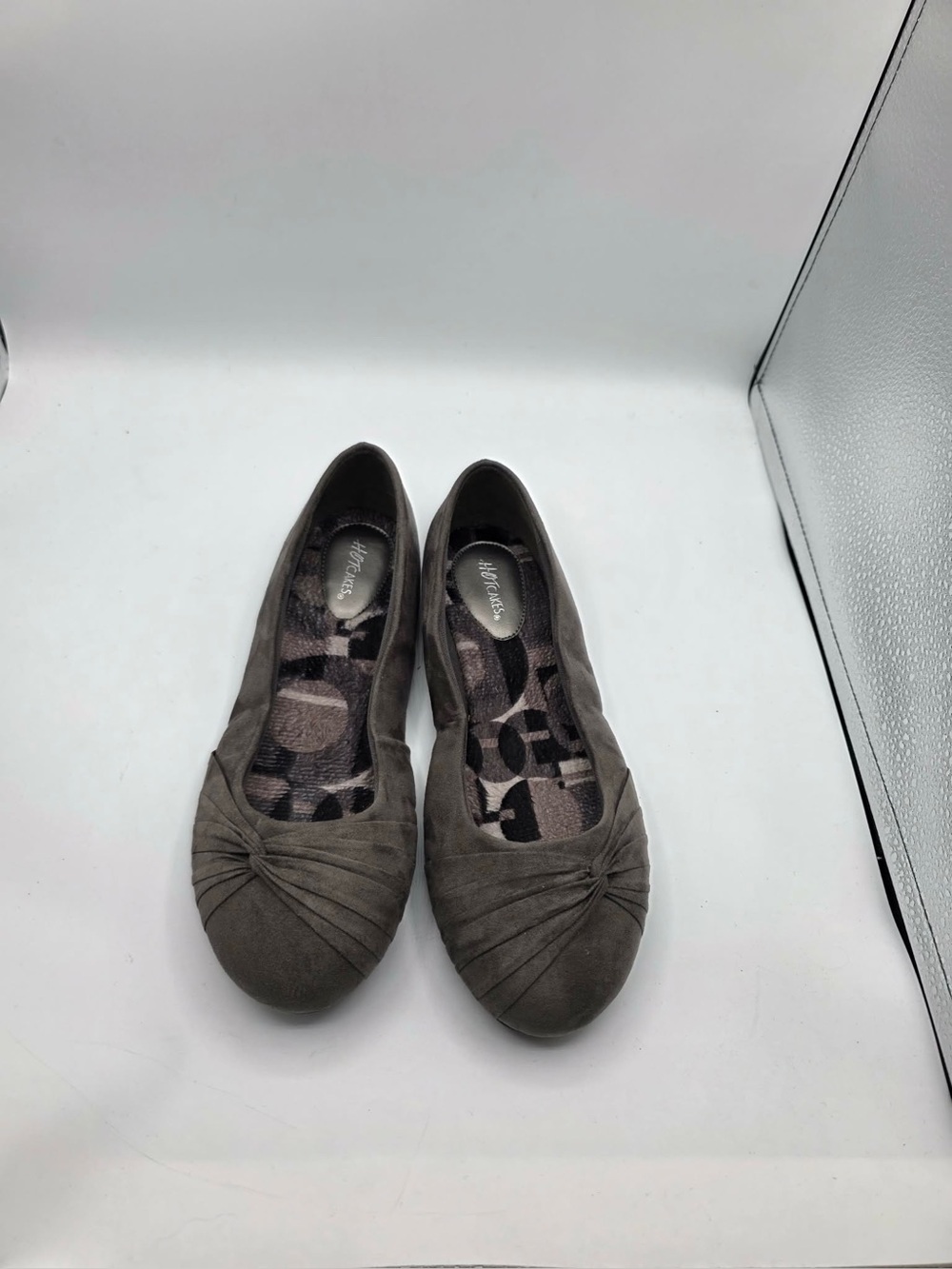 Hot Cakes Women’s Gray Slip On Ballet Flats Sz 9